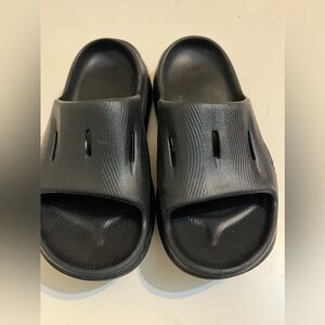 Hoka ora women’s recovery sandals